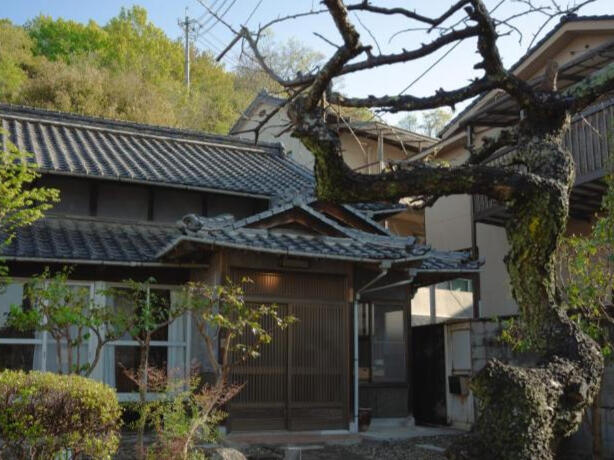 伝統的な木造建築の外観